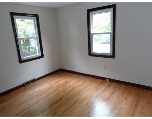 111 Leatherleaf Dr, Springfield, MA 01109 photo 6
