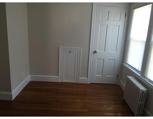 236 Laurelton St, Springfield, MA 01109 photo 8