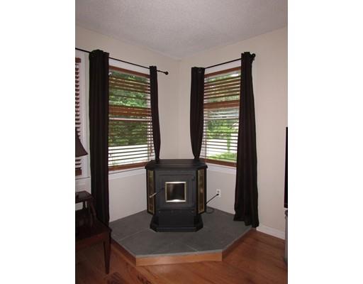 65 Bruce St, Springfield, MA 01119 photo 14