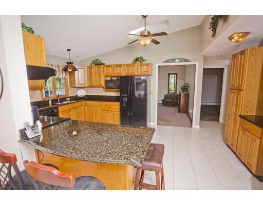 238 Hermitage Dr, Springfield, MA 01129 photo 2