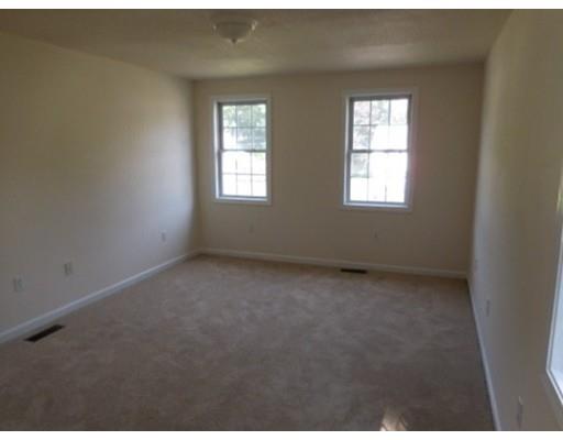19 Debra Dr, Chicopee, MA 01013 photo 10