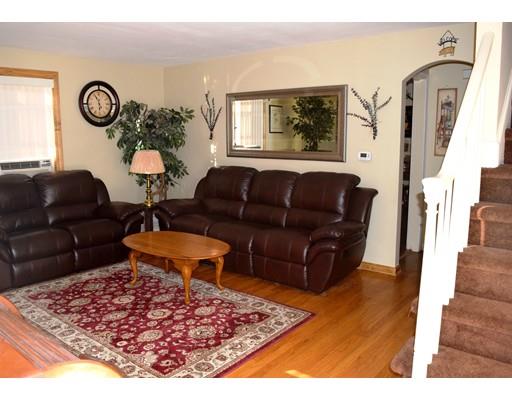 63 Glenham St, Springfield, MA 01104 photo 2