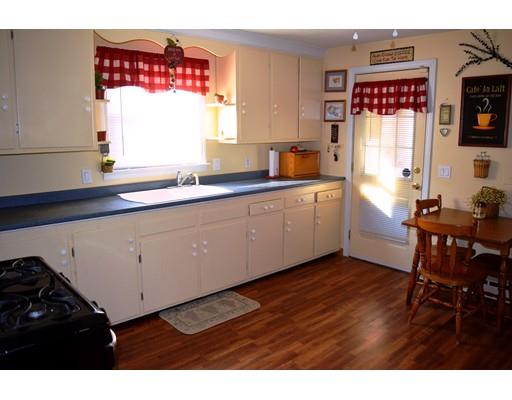 63 Glenham St, Springfield, MA 01104 photo 4