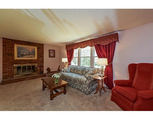 40 Mowry St, Mendon, MA 01756 photo 2