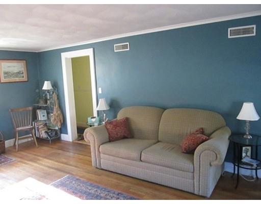 90 Abbott St, Springfield, MA 01118 photo 8