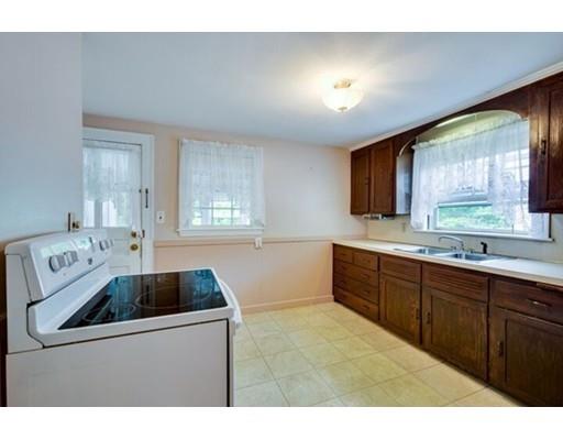 40 Macarthur Rd, Stoneham, MA 02180 photo 7