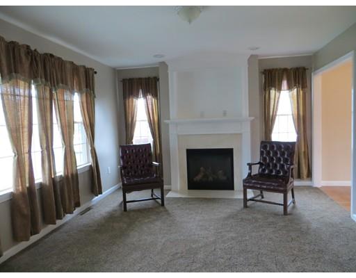 313 Christopher Dr, Springfield, MA 01119 photo 4