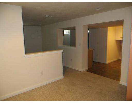 313 Christopher Dr, Springfield, MA 01119 photo 17