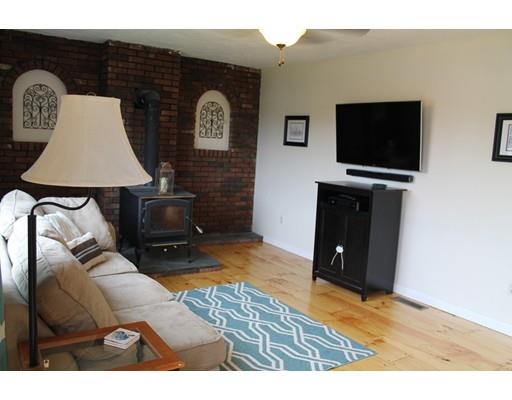 17 Picadilly St, Upton, MA 01568 photo 2