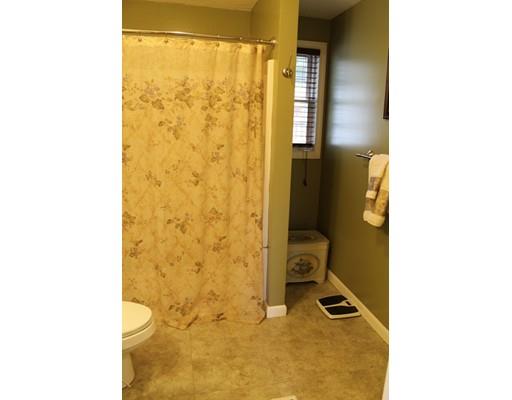17 Picadilly St, Upton, MA 01568 photo 9