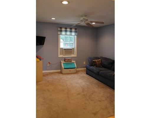 17 Picadilly St, Upton, MA 01568 photo 7