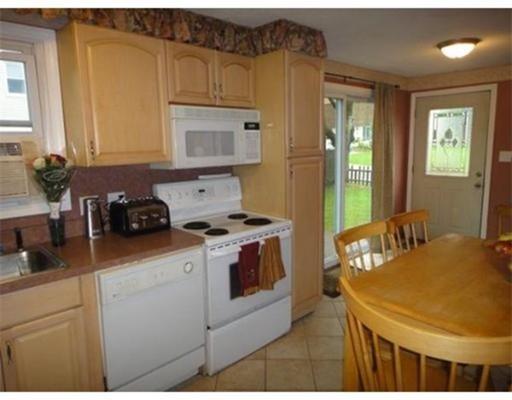 83 Maple St, Spencer, MA 01562 photo 4