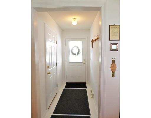 172 Winterset Dr, Springfield, MA 01129 photo 2