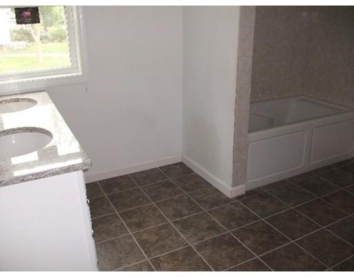 119 Hamburg St, Springfield, MA 01107 photo 9