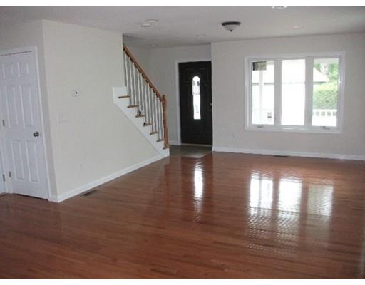 119 Hamburg St, Springfield, MA 01107 photo 8