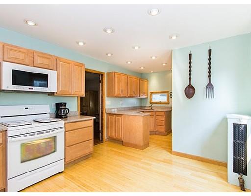 22 Charles St, Beverly, MA 01915 photo 8