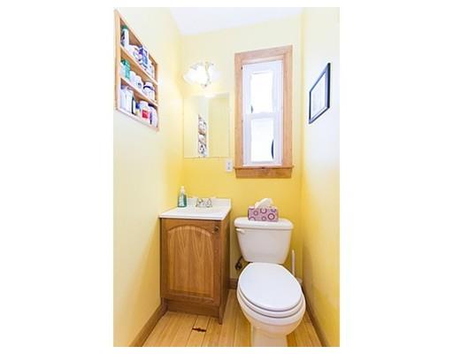 22 Charles St, Beverly, MA 01915 photo 10