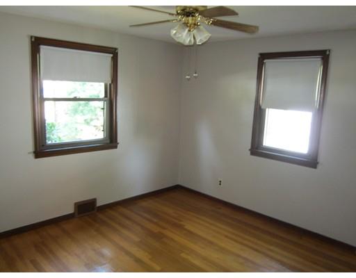 25 Randall St, Chicopee, MA 01013 photo 12
