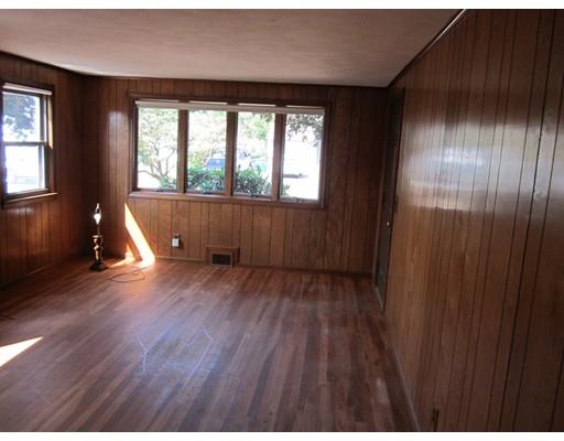 25 Randall St, Chicopee, MA 01013 photo 9