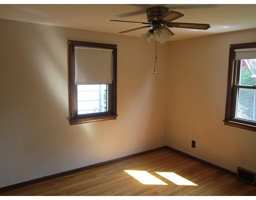 25 Randall St, Chicopee, MA 01013 photo 11