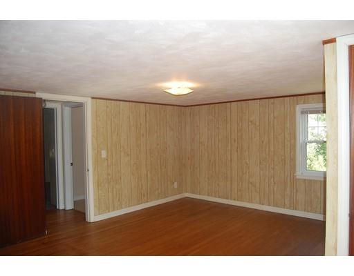 687 Plumtree Rd, Springfield, MA 01118 photo 17
