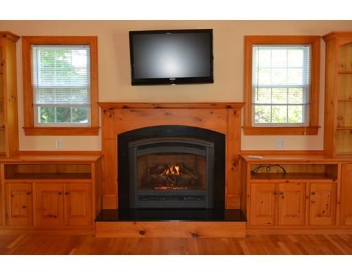 22 Calvin St, Ayer, MA 01432 photo 3