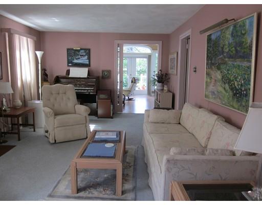 190 Gillette Ave, Springfield, MA 01118 photo 2