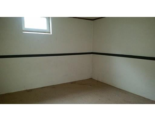 5 Dineen St, Springfield, MA 01104 photo 11