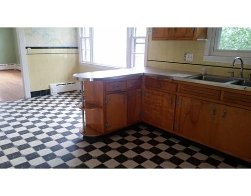 5 Dineen St, Springfield, MA 01104 photo 3