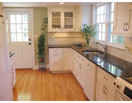 31 Summer St, Marblehead, MA 01945 photo 2
