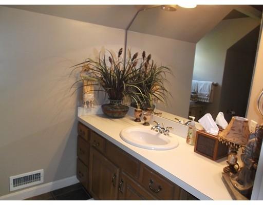 11 Lambert Cir, Worcester, MA 01605 photo 19