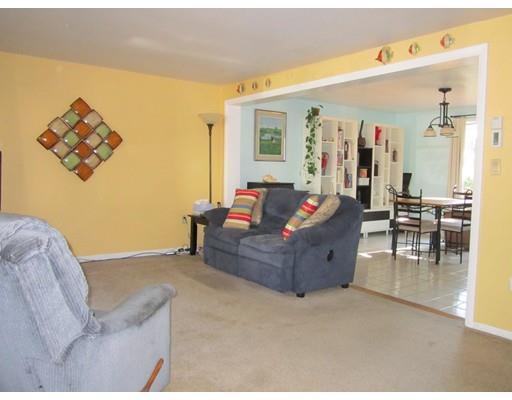 15 Roy St, Worcester, MA 01603 photo 2