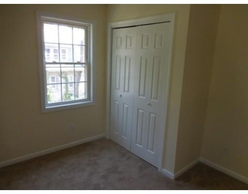 60 Switzer Ave, Springfield, MA 01109 photo 9