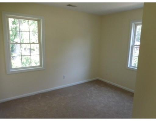 60 Switzer Ave, Springfield, MA 01109 photo 8