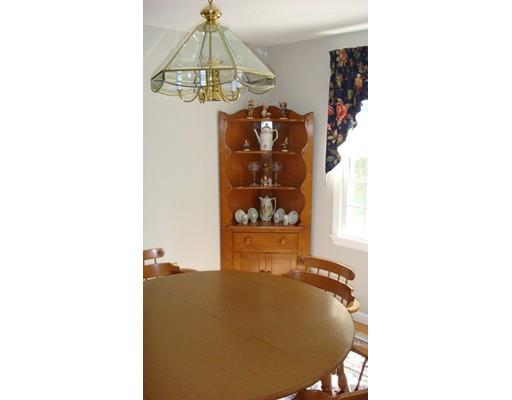 7 Leonard Rd, Walpole, MA 02081 photo 9