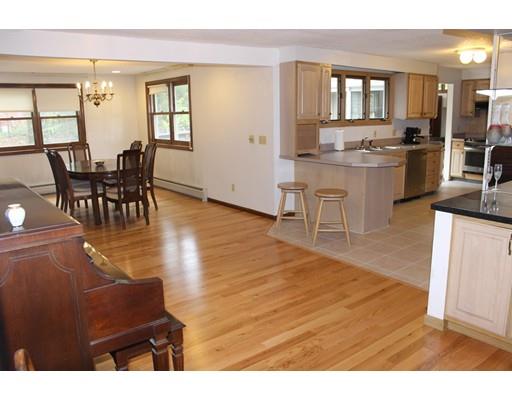 4 Carillon Cir, Easthampton, MA 01027 photo 4