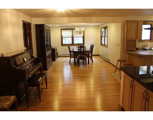 4 Carillon Cir, Easthampton, MA 01027 photo 2