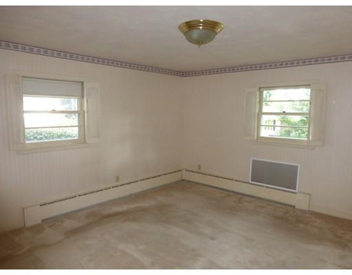 8 Emerson St, Springfield, MA 01118 photo 13