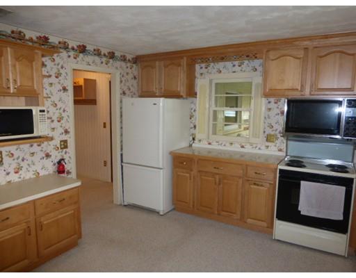 8 Emerson St, Springfield, MA 01118 photo 7