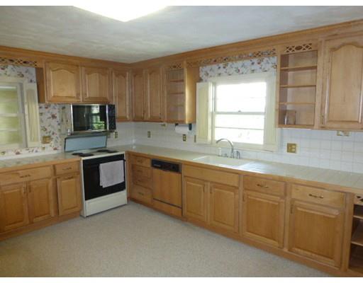 8 Emerson St, Springfield, MA 01118 photo 6