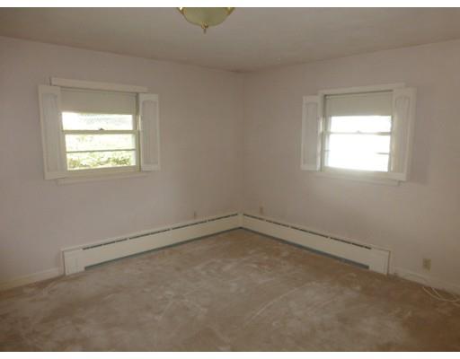 8 Emerson St, Springfield, MA 01118 photo 11