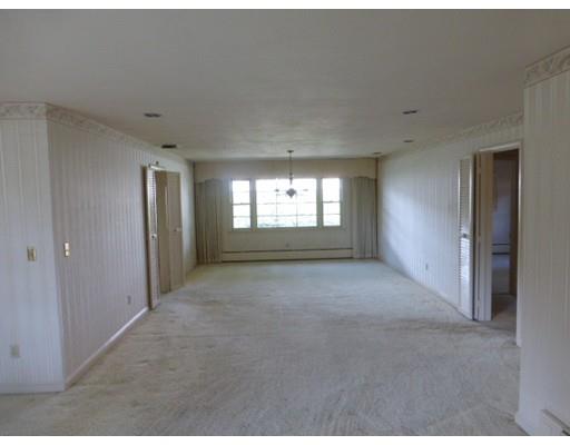 8 Emerson St, Springfield, MA 01118 photo 5