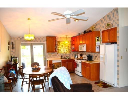 52 Jordan St, Springfield, MA 01129 photo 3