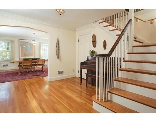 8 Arlington Rd, Chestnut Hill, MA 02467 photo 2