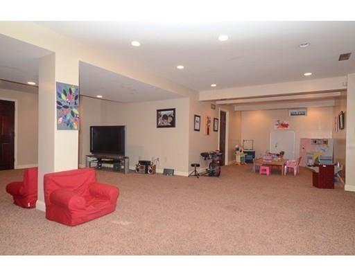 56 Pilgrim Rd, Wellesley, MA 02481 photo 9
