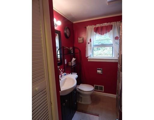 34 Calvin St, Chicopee, MA 01013 photo 9