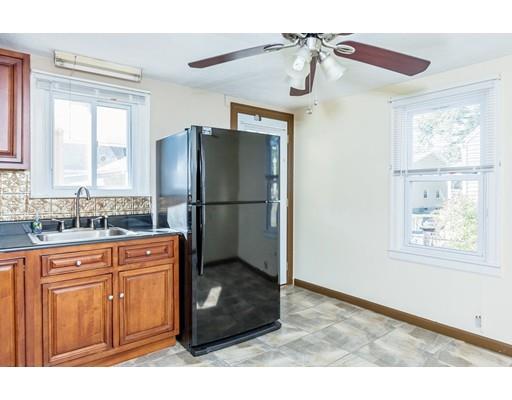 13 Campechi St, Springfield, MA 01104 photo 4