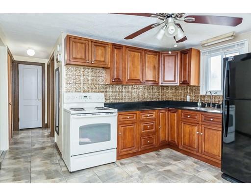 13 Campechi St, Springfield, MA 01104 photo 3