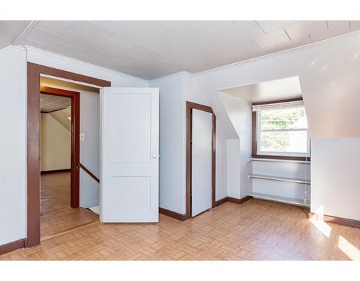 13 Campechi St, Springfield, MA 01104 photo 10