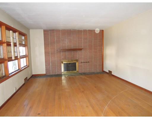 155 Lang St, Springfield, MA 01104 photo 8